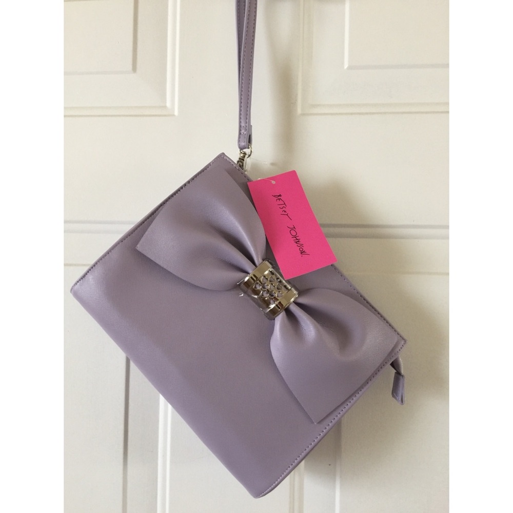 BETSY JOHNSON LAVENDER COSMETIC WRISLET